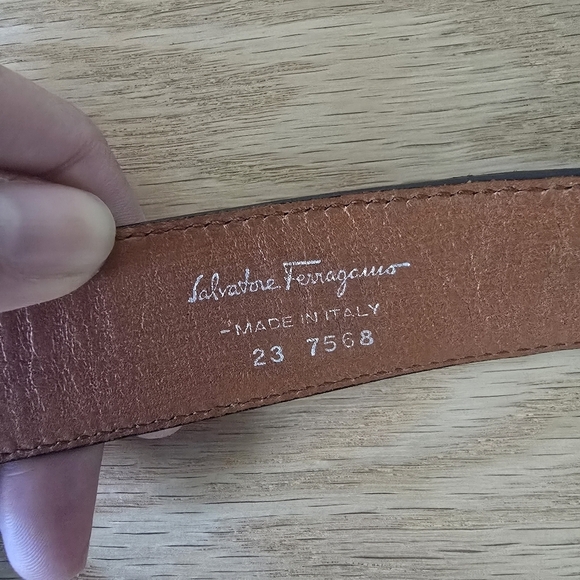 Salvatore Ferragamos Made in Italy Brown Suede Leather Belt - Picture 9 of 10